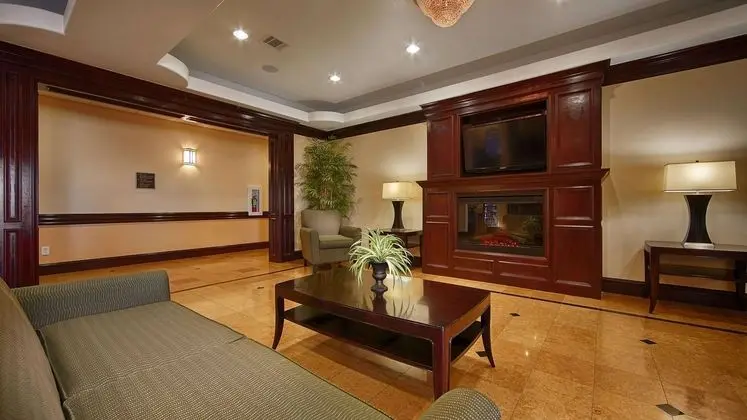 Best Western Plus Manvel Inn & Suites - Lobi
