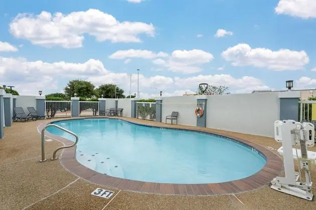 Best Western Plus Mckinney Inn & Suites - Havuz