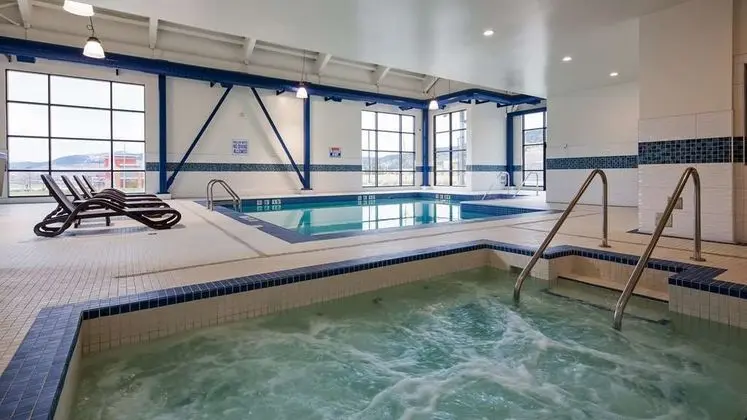 Best Western Plus Merritt Hotel - Havuz