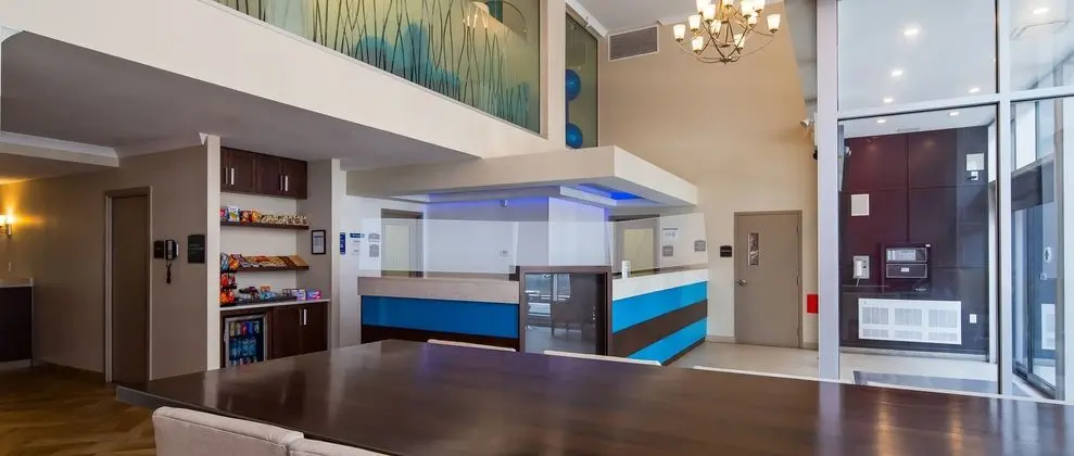 Best Western Plus Hotel Montreal - Lobi