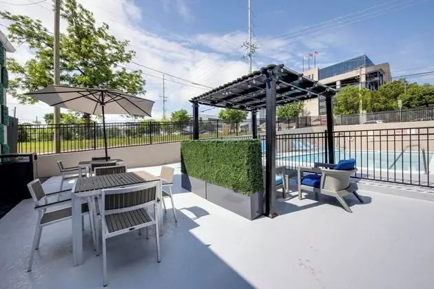 Best Western Plus Music Row - Havuz