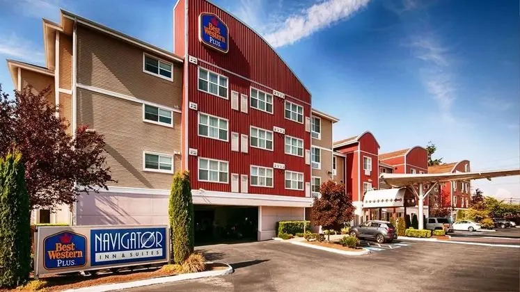 Best Western Plus Navigator Inn & Suites