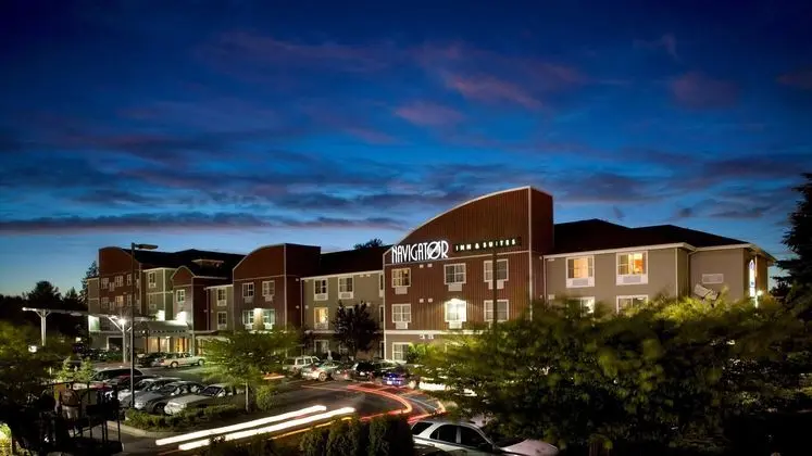 Best Western Plus Navigator Inn & Suites - Dış Mekan