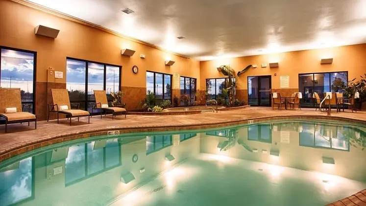 Best Western Plus Night Watchman Inn & Suites - Havuz
