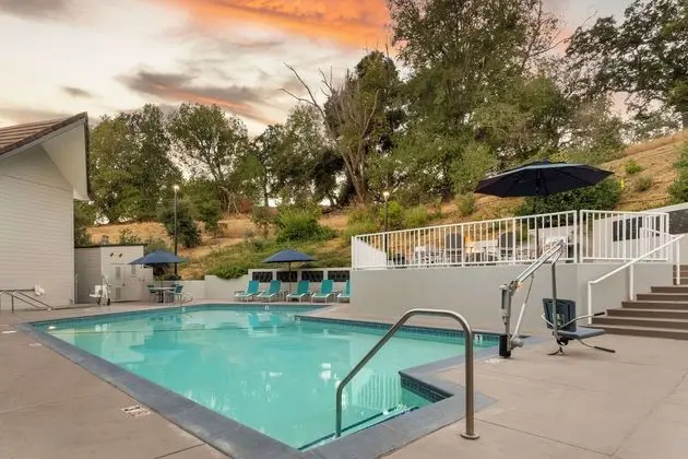 Best Western Plus Novato Oaks Inn - Havuz
