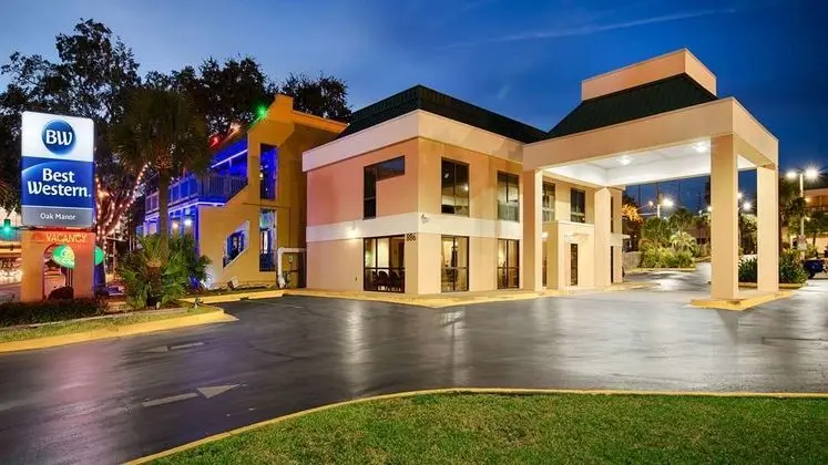 Best Western Plus Oak Manor