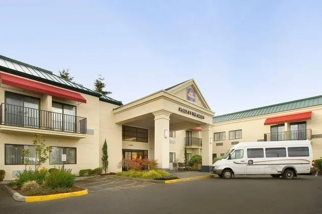 Best Western Plus Plaza By The Green
