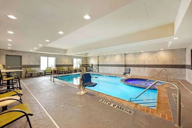 BEST WESTERN PLUS Pratt - Havuz