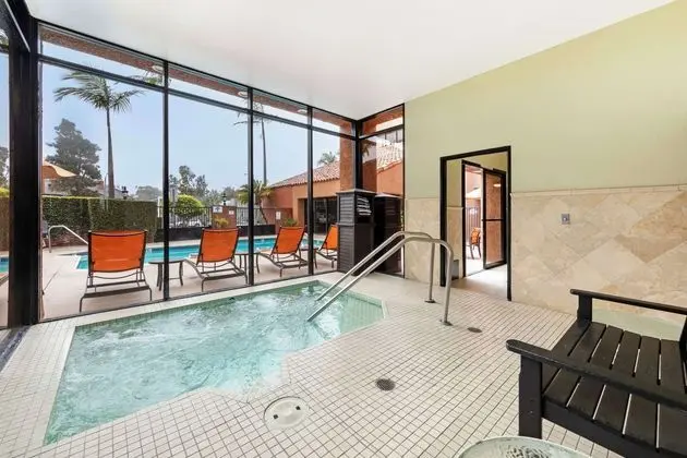 Best Western Plus Redondo Beach Inn - Havuz