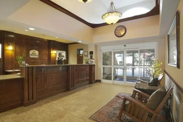 Best Western Plus River Escape Inn & Suites - Lobi