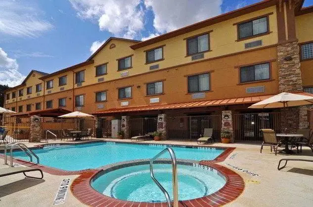 Best Western Plus Royal Mountain Inn & Suites