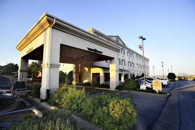 Best Western Plus Shamrock Inn & Suites