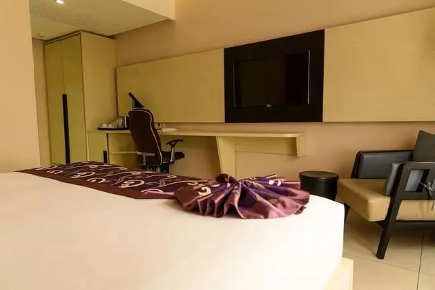 Best Western Plus Soaho Douala Airport - Havuz