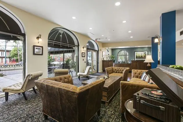 Best Western Plus St. Charles Inn - Lobi