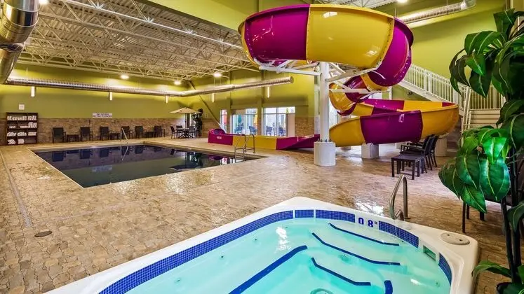 Best Western Plus St. John's Airport Hotel - Havuz