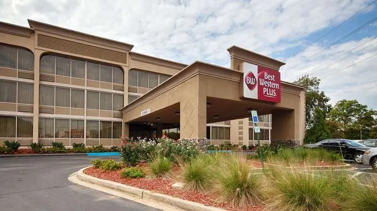 BEST WESTERN PLUS Sterling Hotel & Suites