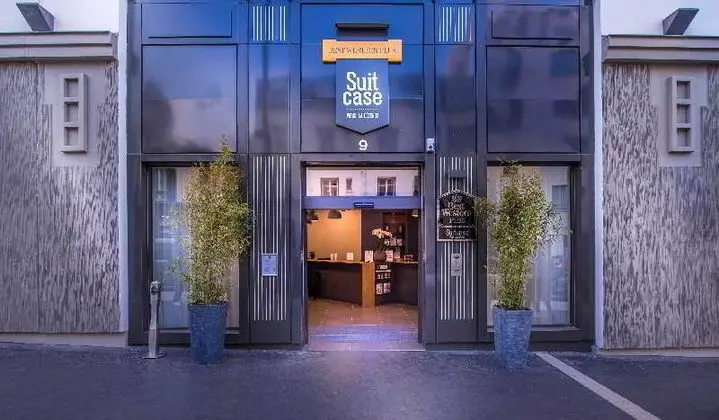 Best Western Plus Suitcase Paris la Defense
