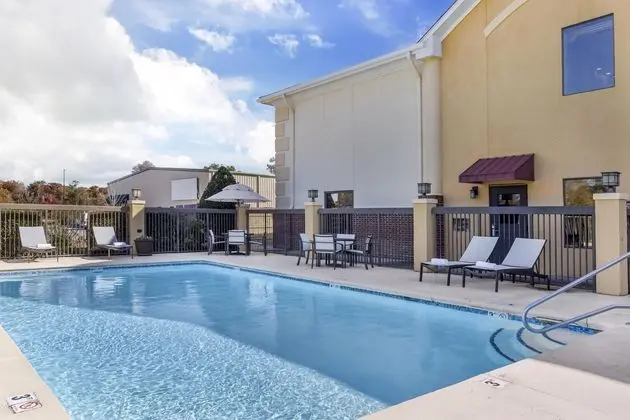 Best Western Plus Suites-Greenville - Havuz