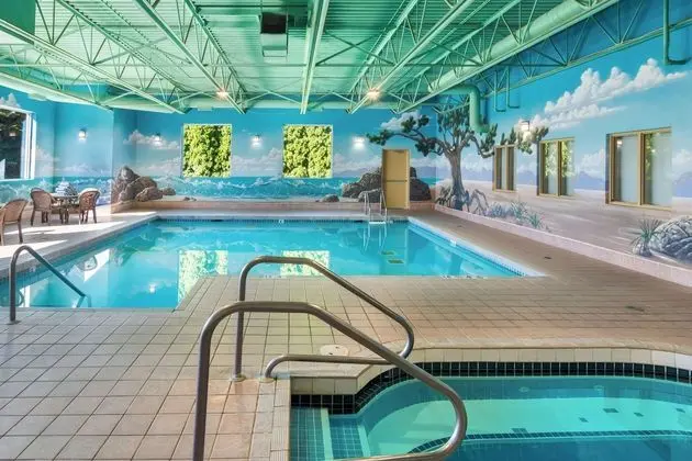 Best Western Plus Sunrise Inn - Havuz