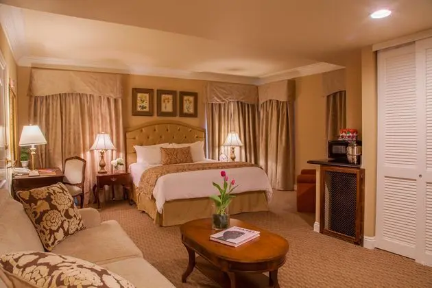 Best Western Plus Sunset Plaza Hotel - Oda