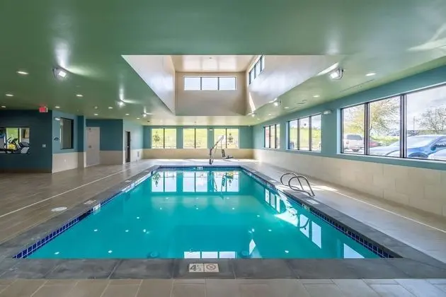 Best Western Plus Tacoma Hotel - Havuz