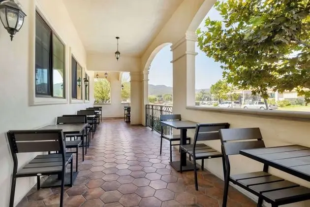 Best Western Plus Temecula Wine Country Hotel - Dış Mekan