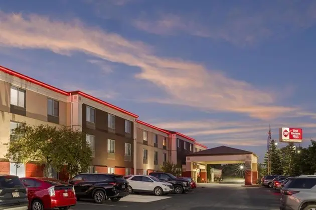 Best Western Plus Trail Lodge Hotel & Suites - Dış Mekan