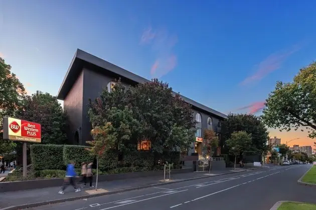 Best Western Plus Travel Inn Hotel - Dış Mekan