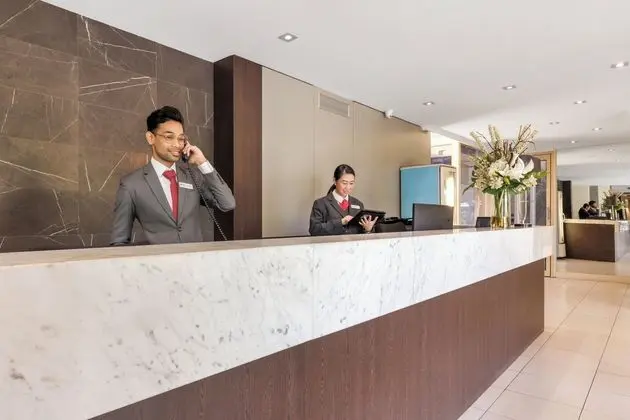 Best Western Plus Travel Inn Hotel - Lobi