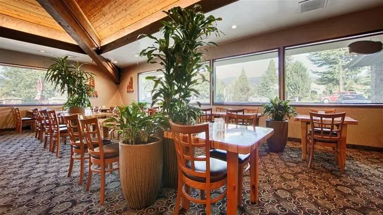 Best Western Plus Tree House Motor Inn