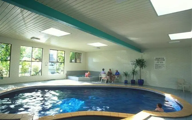 Best Western Plus The Tudor-Box Hill - Havuz