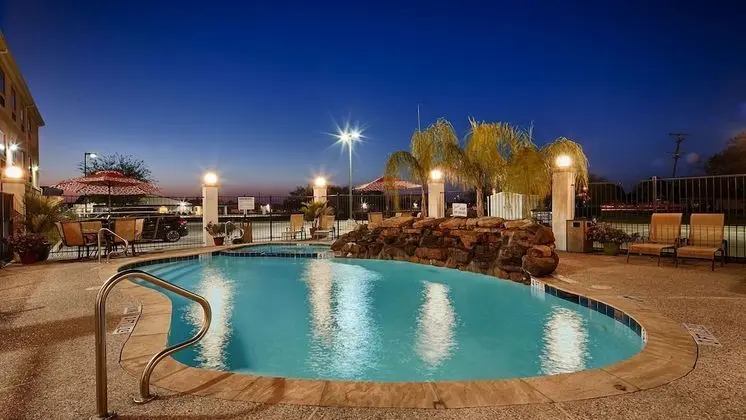 Best Western Plus Victoria Inn & Suites - Havuz