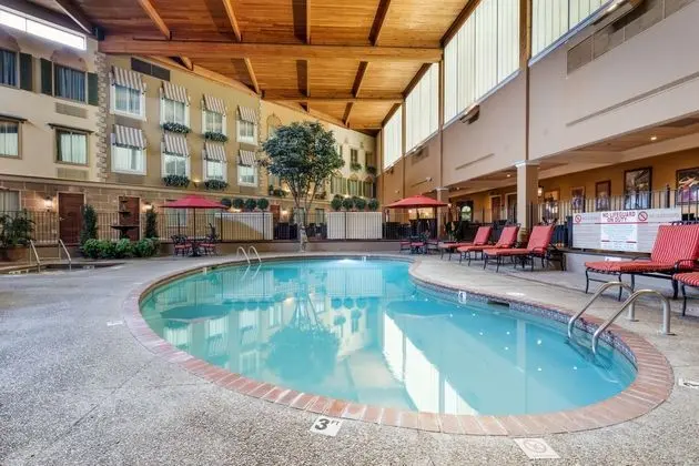Best Western Plus White Bear Country Inn - Havuz