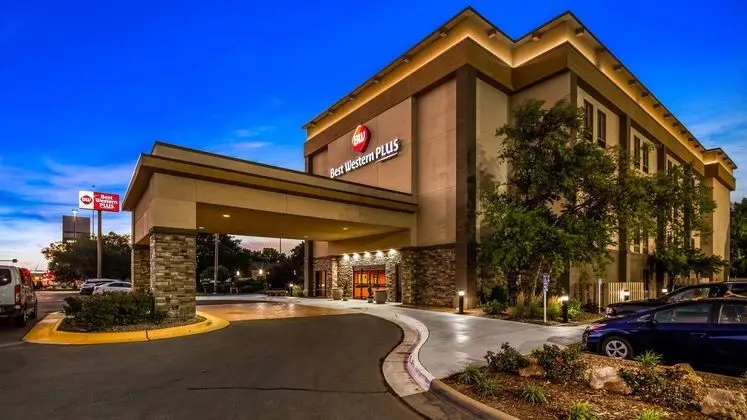 BEST WESTERN Plus Wichita West Airport Inn - Dış Mekan