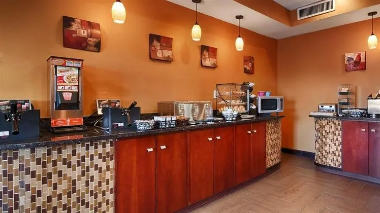 Best Western Plus Wilmington/Carolina Beach - Yeme / İçme