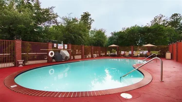 Best Western Plus The Woodlands - Havuz