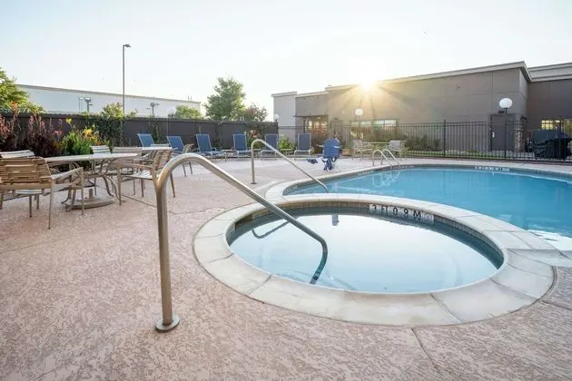Best Western Premier Bryan College Station - Havuz