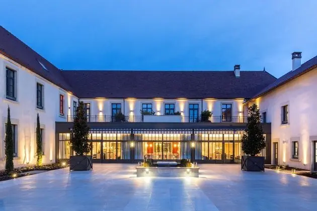 Best Western Premier Hotel Les Sept Fontaines - 1