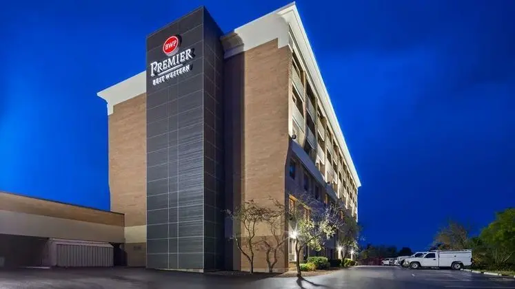 Best Western Premier Milwaukee Brookfield Hotel