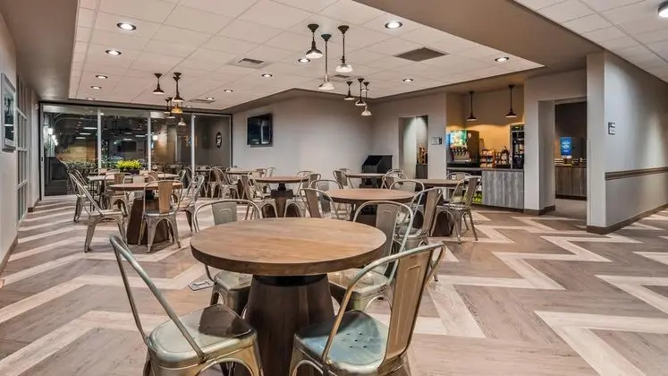 Best Western Premier Peppertree Inn at Bend