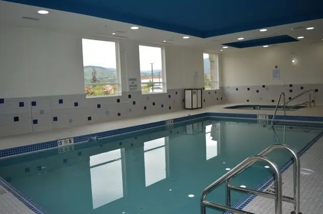 Best Western Premier Route 97 Vernon - Havuz