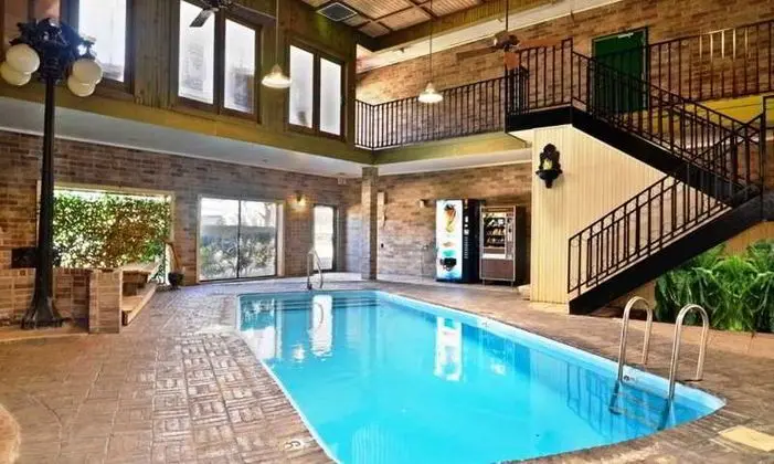 Best Western Raintree Motor Inn - Havuz
