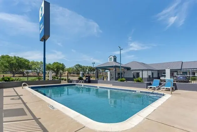 Best Western Regency Inn & Suites - Havuz