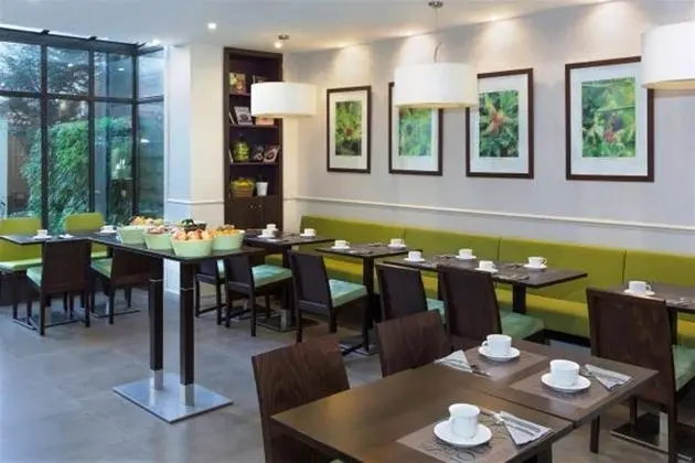 BEST WESTERN Rives de Paris La Defense - Yeme / İçme
