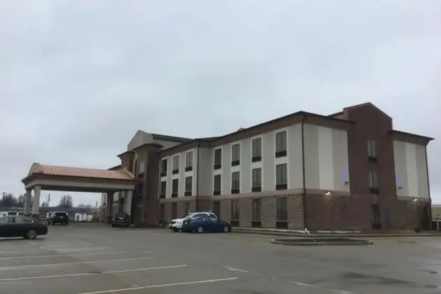 Best Western St Louis Airport North Hotel & Suites