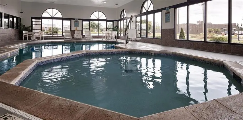 Best Western St. Louis Inn - Havuz