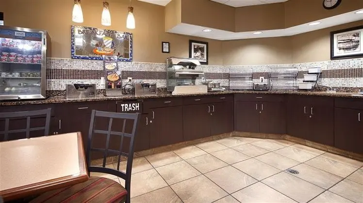 Best Western St. Louis Inn - Yeme / İçme