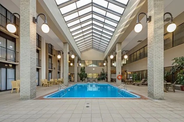 Best Western Hotel Universel Drummondville - Havuz