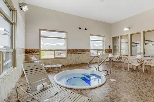 Best Western Wainwright Inn & Suites - Havuz