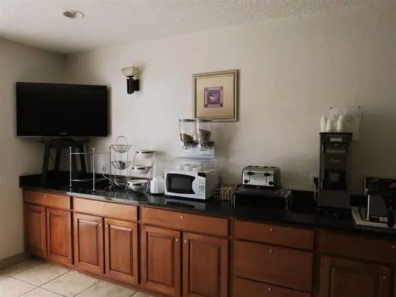 BEST WESTERN Waldo Inn & Suites - 1